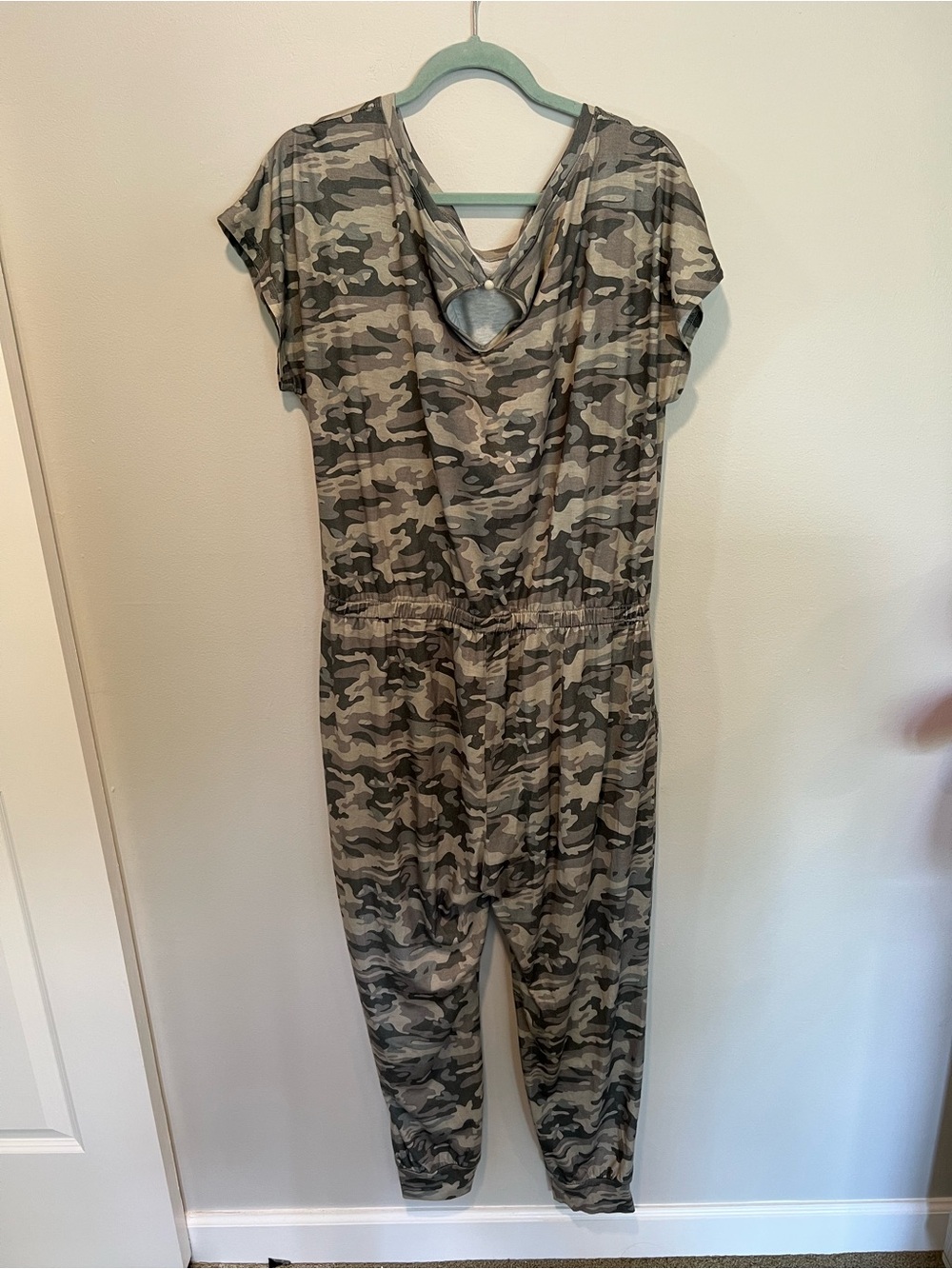 Pretty Garden Camo Jumpsuit Women’s XL Camouflage Lounge Romper - Picture 2 of 3